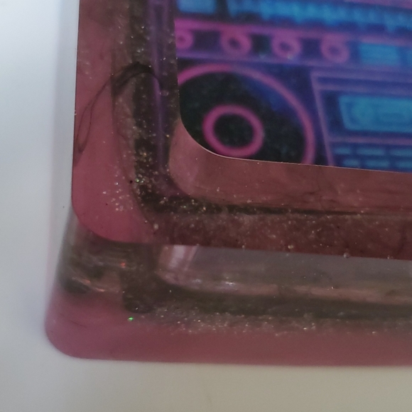 Resin ashtray - Picture 2 of 12